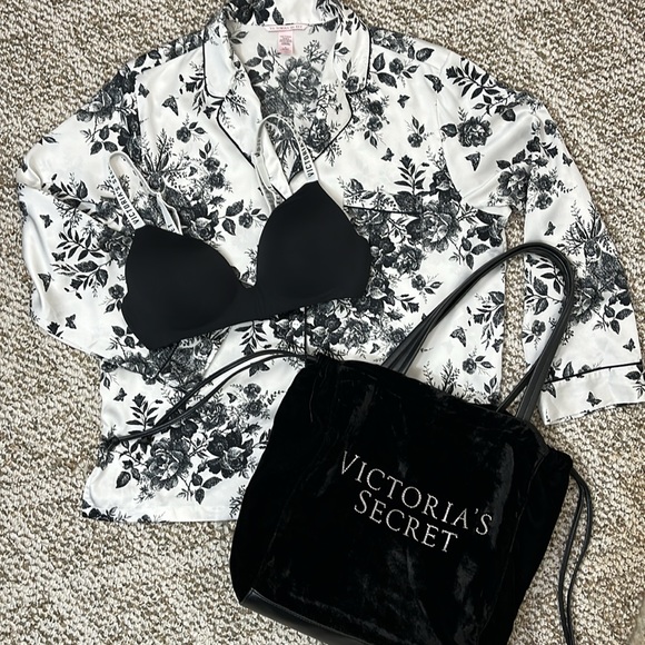 VICTORIA’S SECRET BUNDLE BRA 34C SATIN PAJAMA TOP VELVET RHINESTONE BAG - Picture 2 of 16